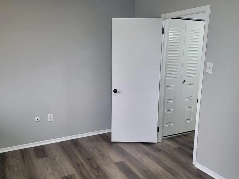 2204 Greenwood Dr — Photo 4