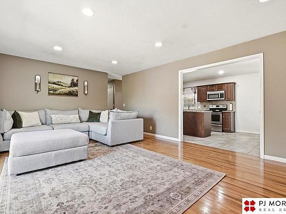 2nd image of 5011 N 114th St