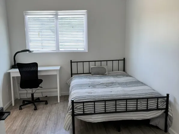 1102 East Hurd Street