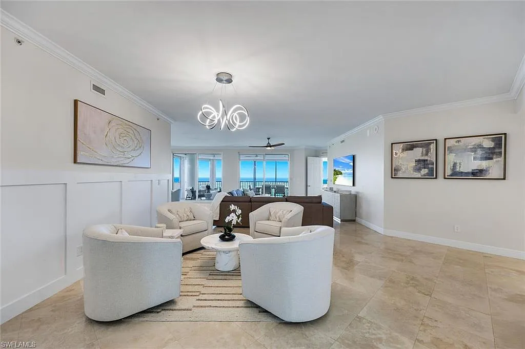 3 bed, 3.0 bath, 2747 sqft, $25,000 — Photo 4