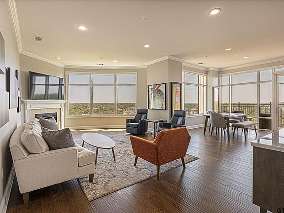 3rd image of 2801 Wexford Dr APT 1206