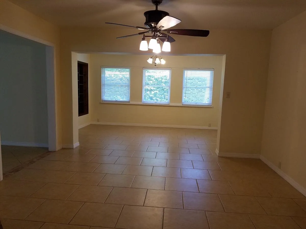 4 bed, 1939 sqft, $2,600 — Photo 4