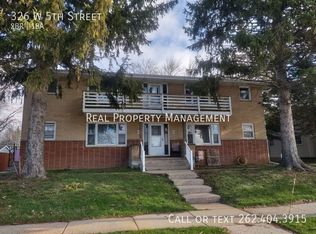 326 W 5th St, Oconomowoc, WI 53066