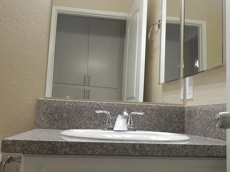 Chapman Villas Apartments — Photo 43
