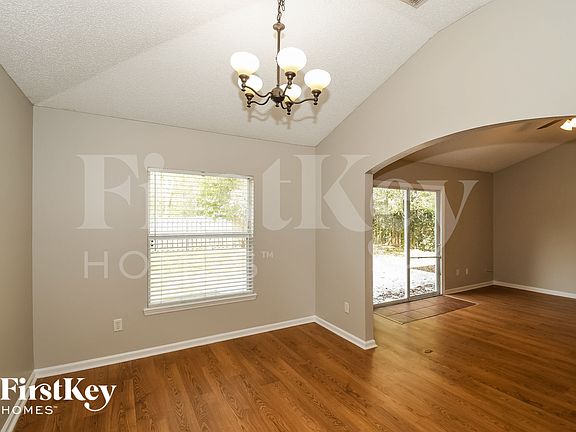 5th image of 729 Mackenzie Cir