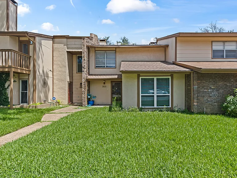 2015 Warnford Pl #2015 — Photo 23