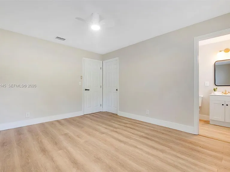 702 NW 18th St #1-2 — Photo 8