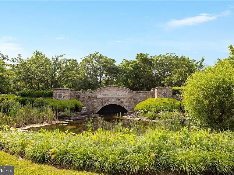 109 Splendor Garden Way — Photo 36