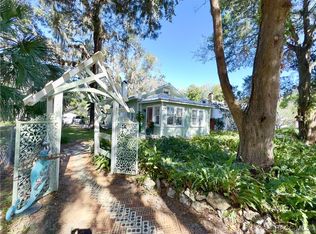 6010 Riverside Dr, Yankeetown, FL 34498