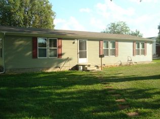 1203 Maple St, Marshall, IL 62441