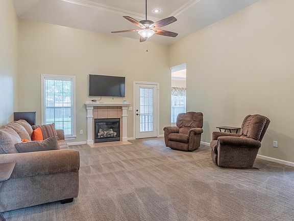 2nd image of 50 White Oak Ln