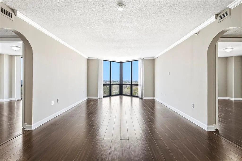 2 bed, 2.0 bath, 1260 sqft, $2,100 — Photo 2