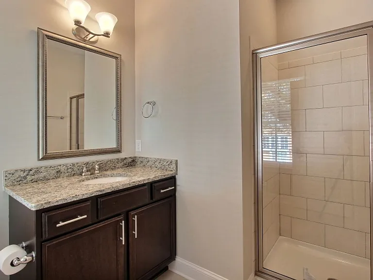 Modern Comfort in the Historic District New 3BR Townhouse with Private Garage Parking — Photo 9