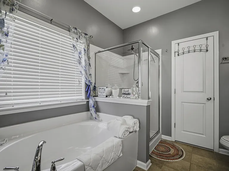 225 Urbano Ln — Photo 32