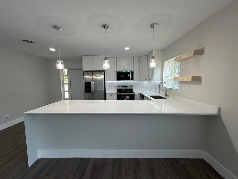 600 NW 18th St W — Photo 8