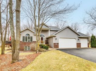 6073 Golden Oaks Cir, North Branch, MN 55056