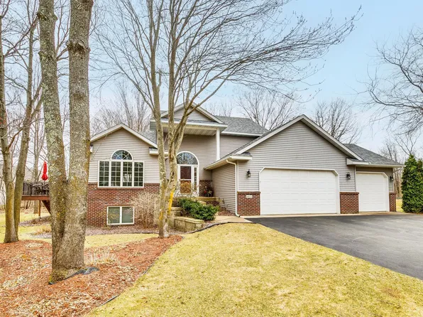 6073 Golden Oaks Cir, North Branch, MN 55056