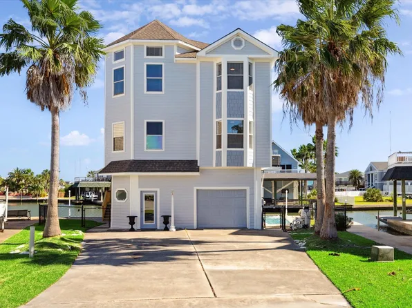 210 Easterly Dr, Tiki Island, TX 77554