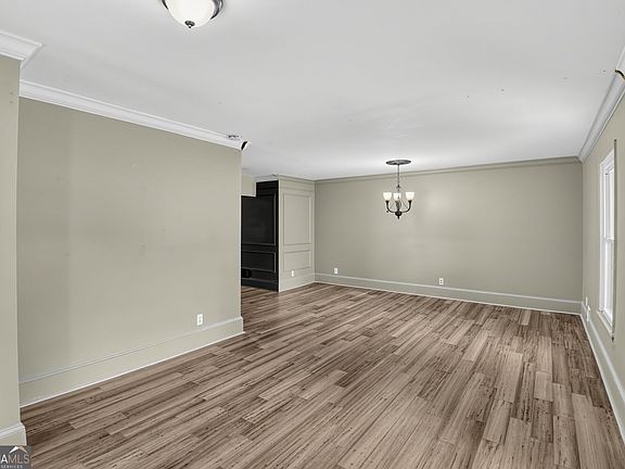 4th image of 2345 Springside Way