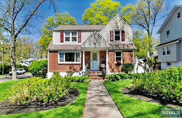 1st image of 545 Kenwood Pl