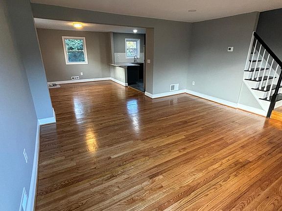 2nd image of 831 Lenton Ave
