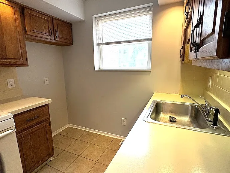 3637 Alberta St — Photo 10