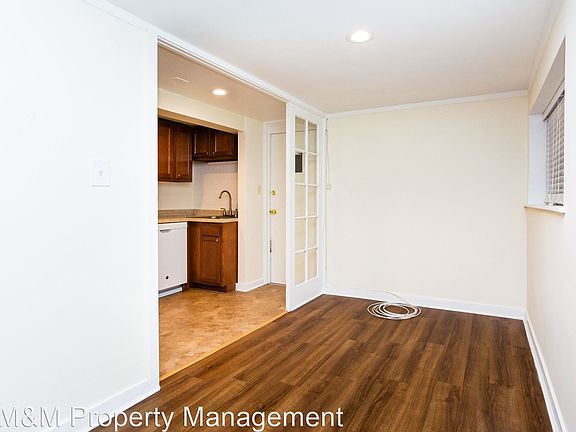 3rd image of 832 S Maple Ave #6602339