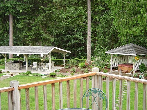 Summer Kitchen & Hot Tub
