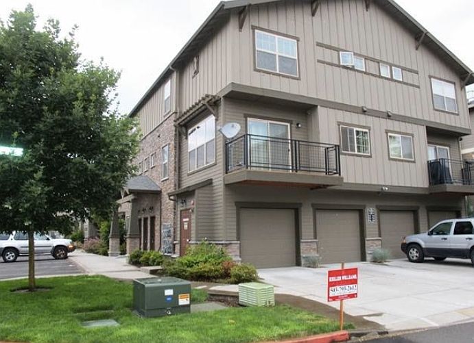 1st image of 635 NE Garswood Ln