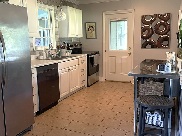 412 Delores Dr — Photo 4