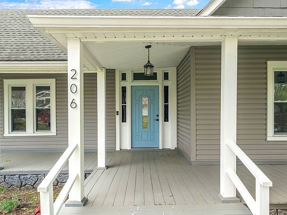 4th image of 206 E Springdale Ave
