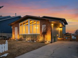 15 SE Beaconsfield Pl NW, Calgary, AB T3K 1W8