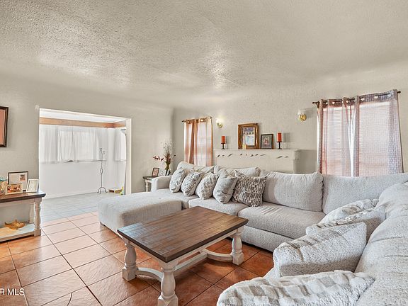 4th image of 7907 Alameda Ave