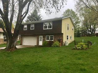 1882 Valley Dr, East Troy, WI 53120