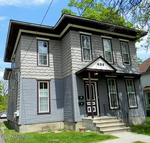436 W Walnut St photo 1