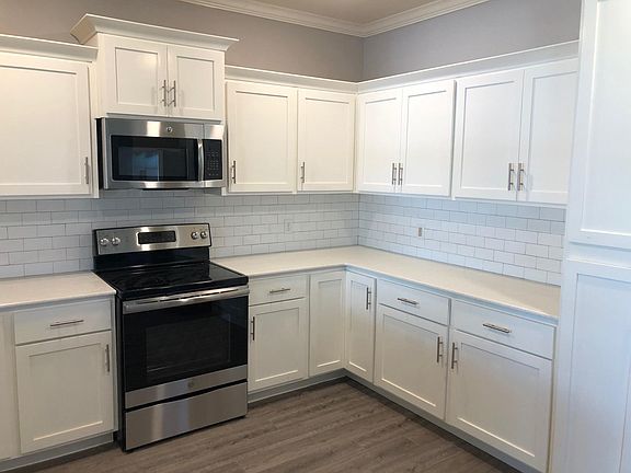 4th image of 1271 N Carriage Way