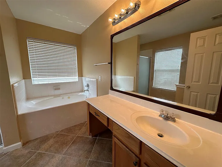 9922 Sand Lodge Ln — Photo 17