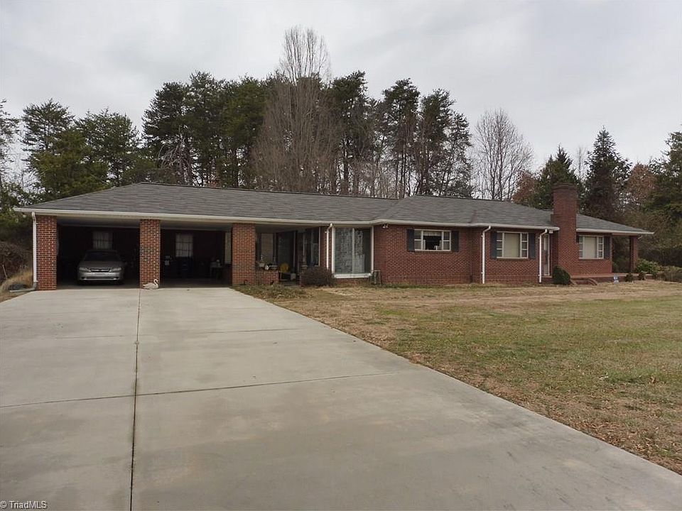 2nd image of 3164 Ridgewood Rd