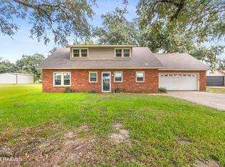 807 E E St, Rayne, LA 70578