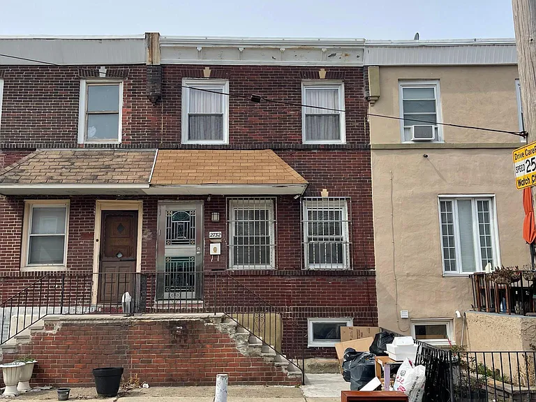2732 S Marshall St — Photo 1