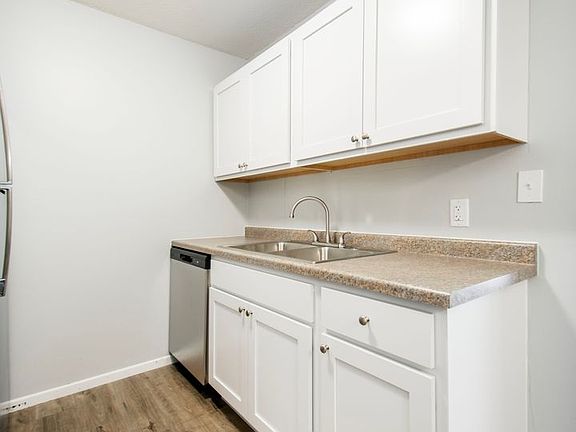 5th image of 8221 Riverview Ln N #313