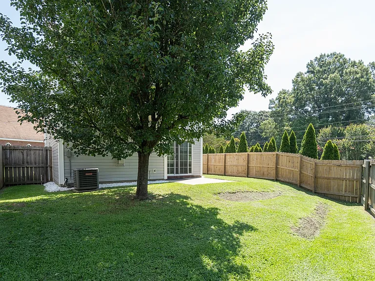 1400 Goodman St — Photo 44