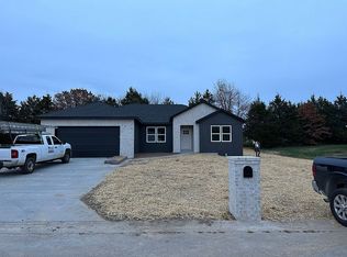 1530 Fairfield Dr, Lebanon, MO 65536