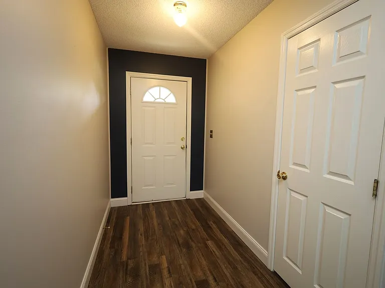 326 Jennifer Cir — Photo 2