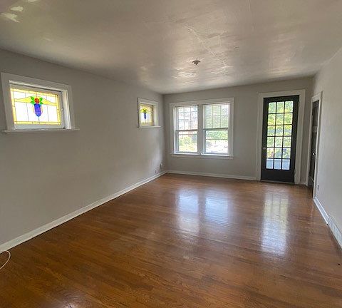 2nd image of 6001 Dewey Ave #6001