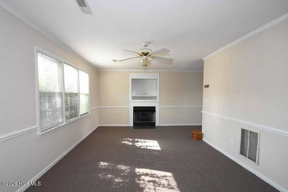 2 bed, 1.5 bath, 1041 sqft, $1,000 — Photo 2