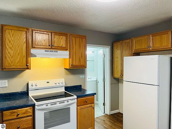 2nd image of 405 Howard St