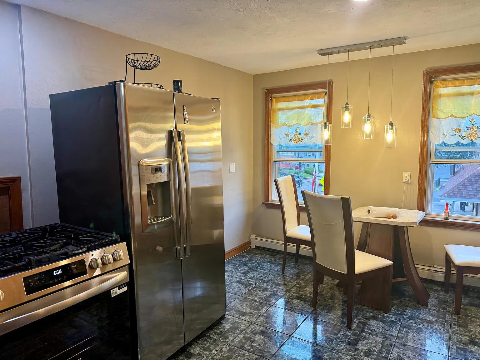 3 bed, 922 sqft, $2,650 — Photo 2