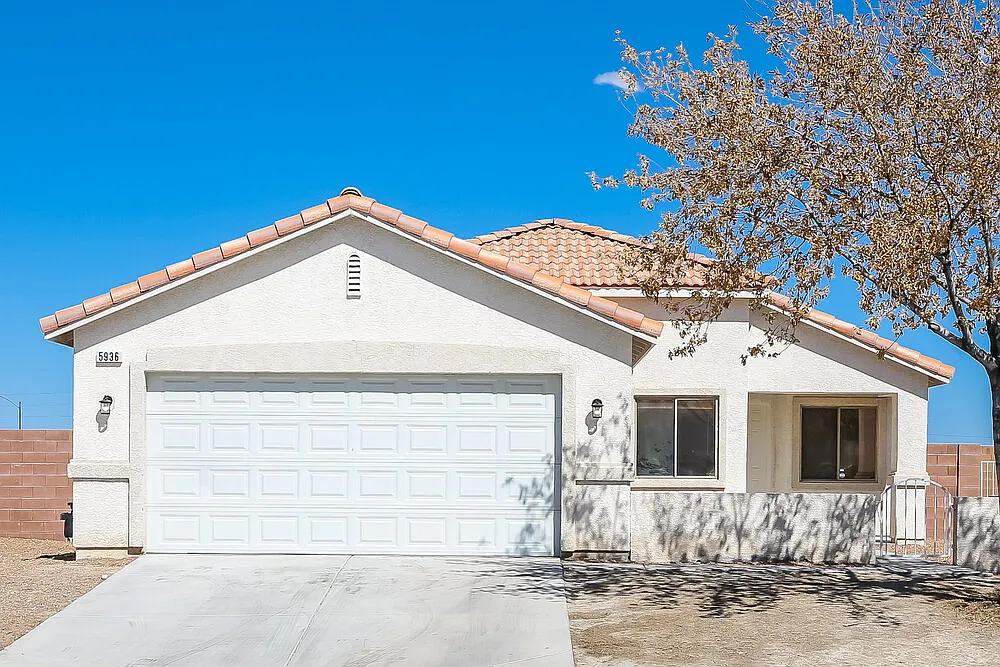 3 bed, 2.0 bath, 1410 sqft, $2,055 — Photo 1
