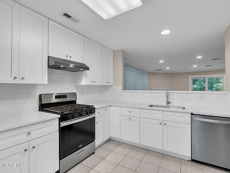 31 Lexington Ct — Photo 6